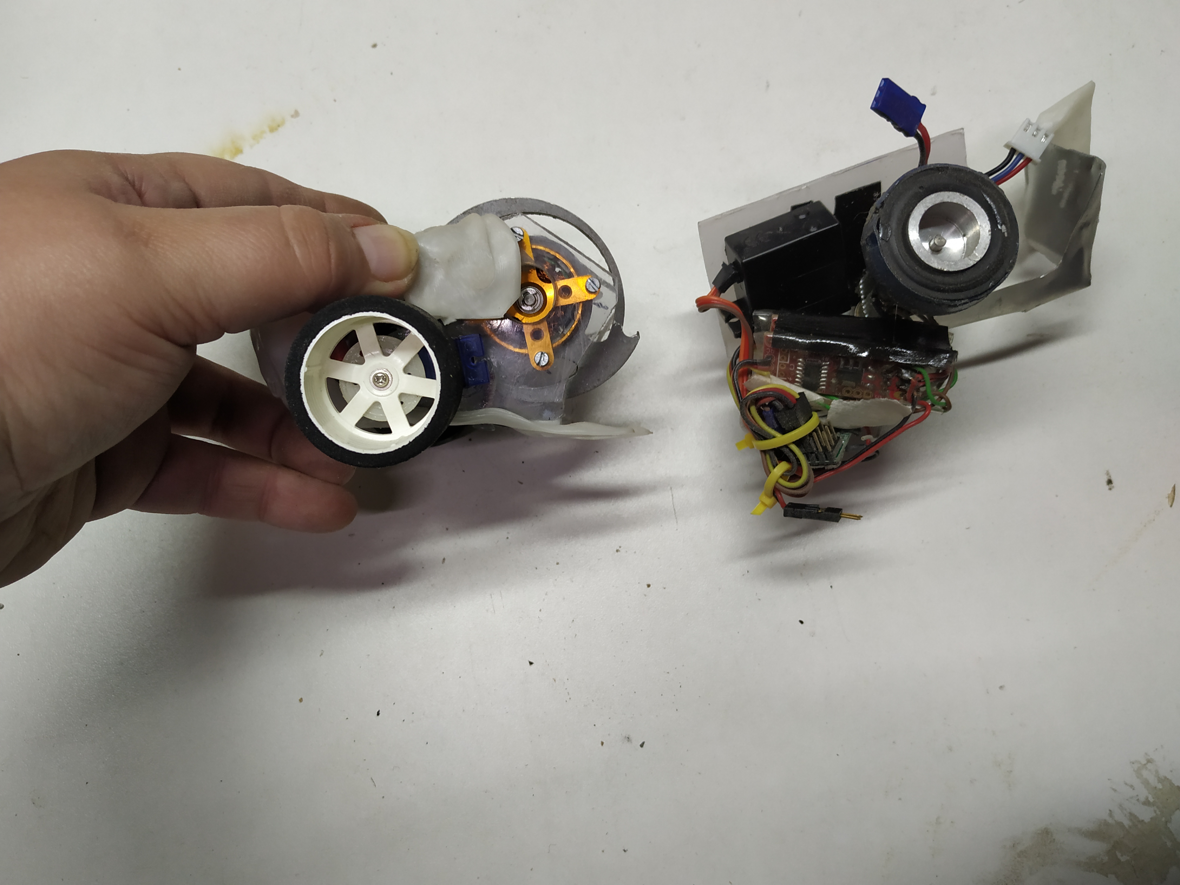2 antweights brushless disk met servo aandrijving en servo flipper mini scorpio aandrijving