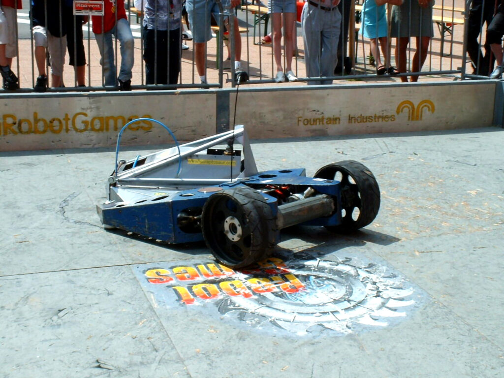 Tough as Nails - Dutch robotgames demo 2003 in Delft  vs Scraptosaur