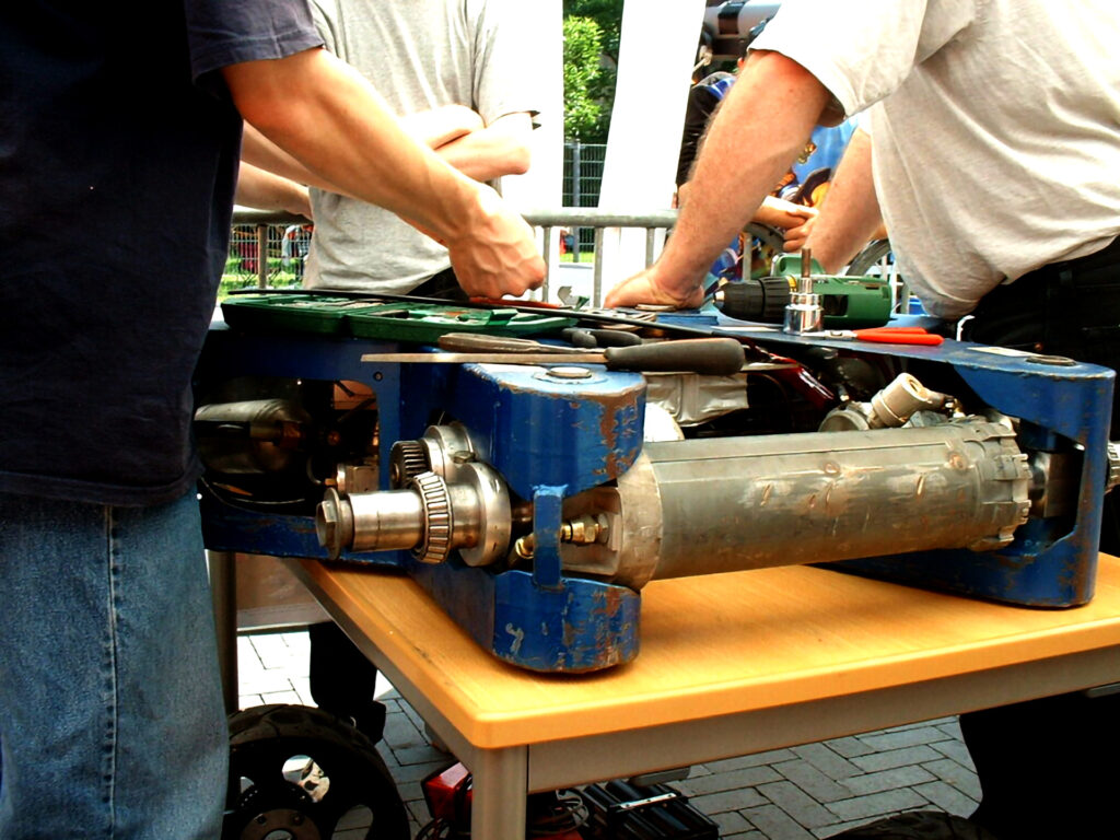 Tough as Nails - Dutch robotgames demo 2003 in Delft Op de werkbank
